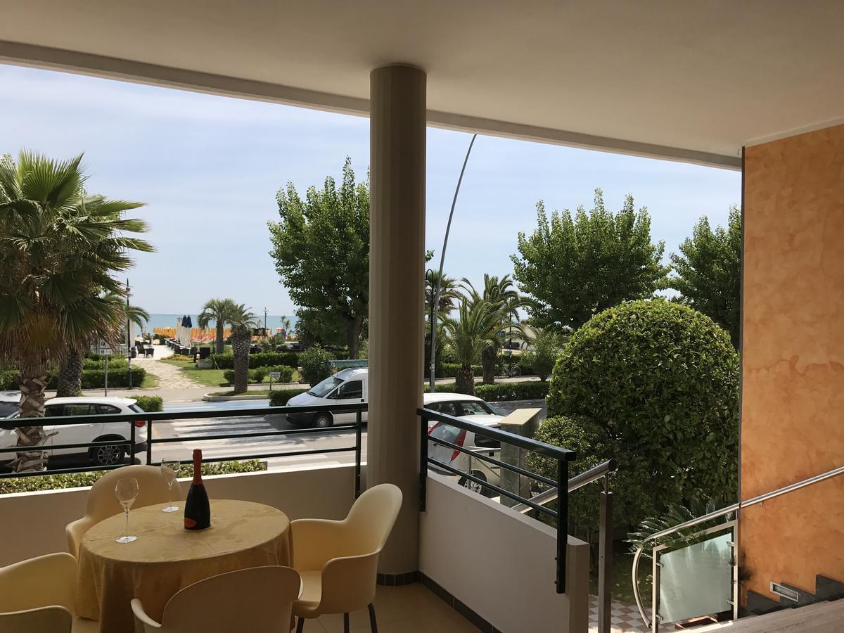Hotel Atlas Alba Adriatica Exterior foto