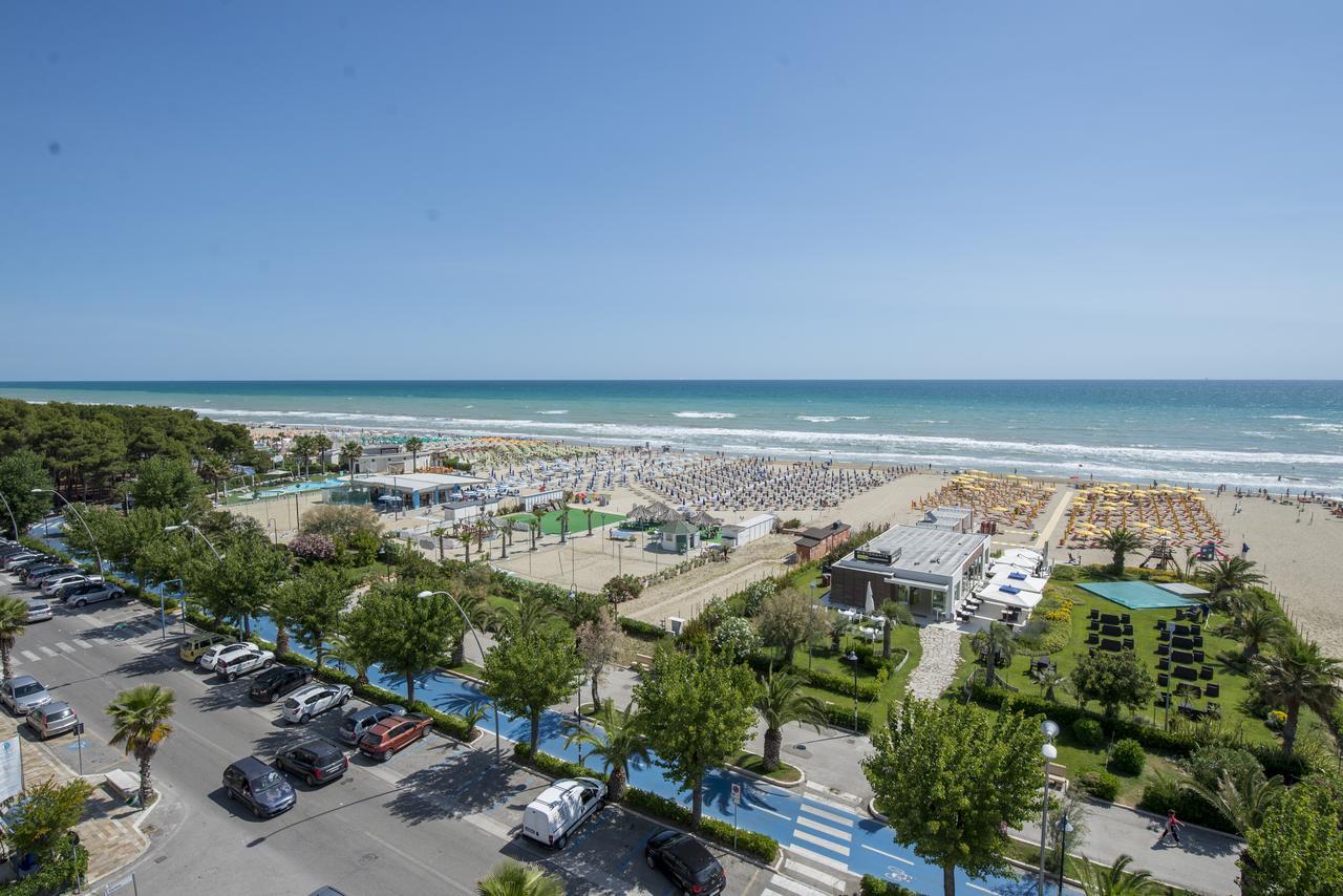 Hotel Atlas Alba Adriatica Exterior foto