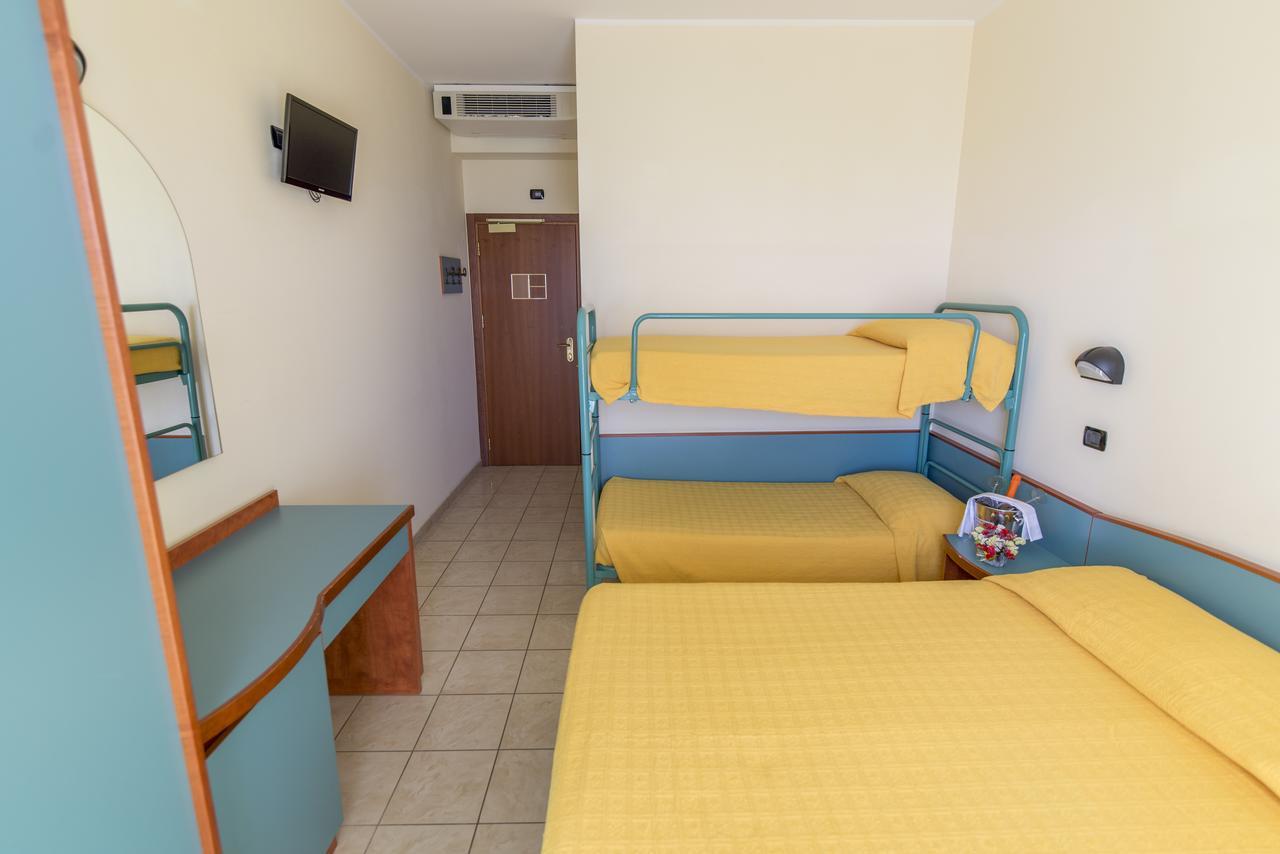 Hotel Atlas Alba Adriatica Exterior foto