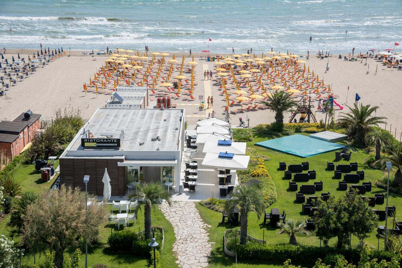 Hotel Atlas Alba Adriatica Exterior foto